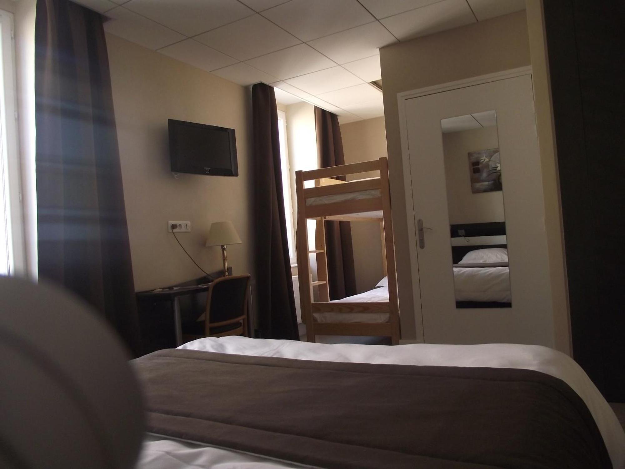 Logis Hotel Des Bourbons Монлюсон Экстерьер фото